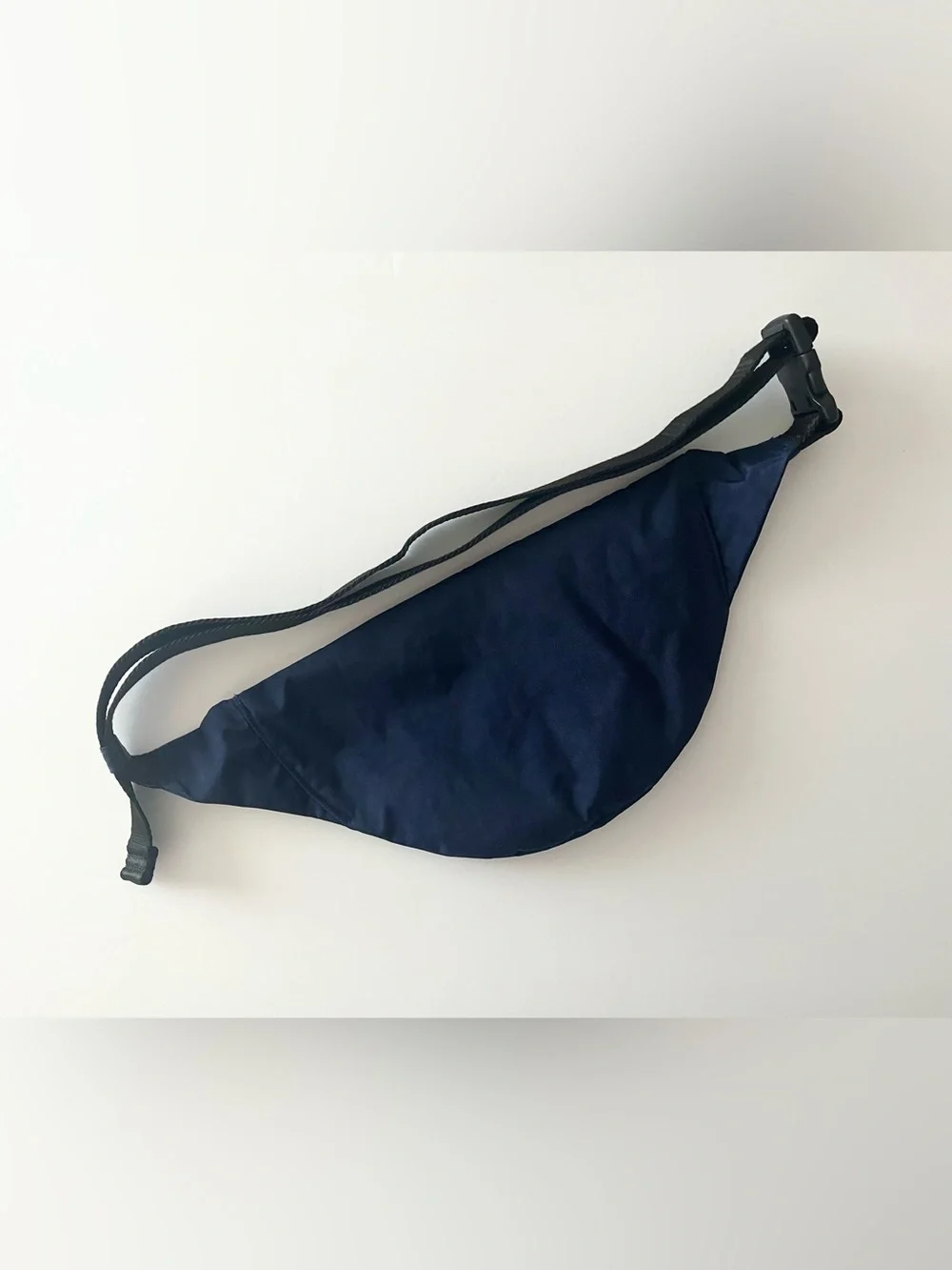 Baggu Crescent Fanny Pack in Navy (Discontinued)